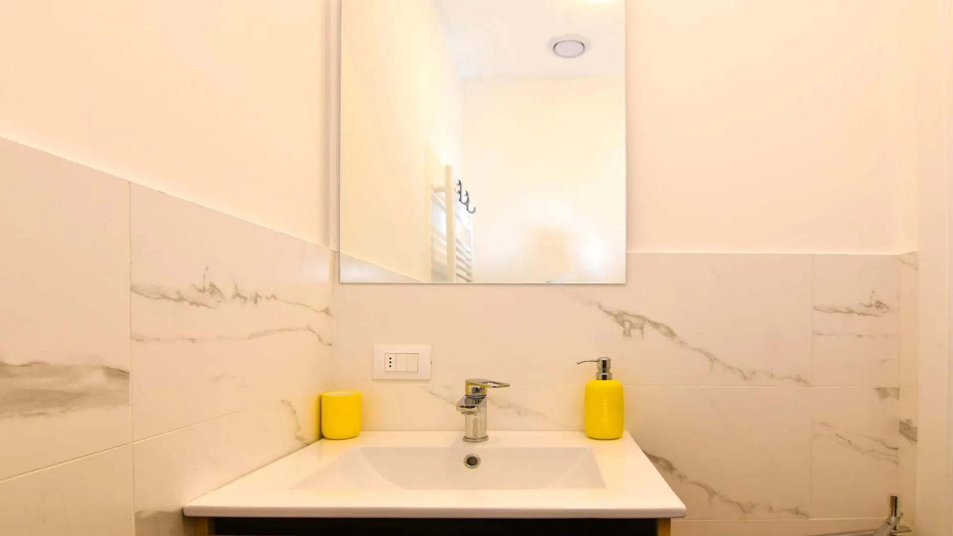 Fond. Prada-Ieo Elegante Appartamento Con Suite Milan Apartment